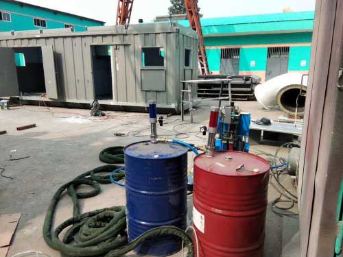 噴涂硬泡聚氨酯外墻外保溫系統(tǒng)技術(shù)及組成(圖1) 輕鋼建筑房屋聚氨酯硬泡噴涂保溫施工