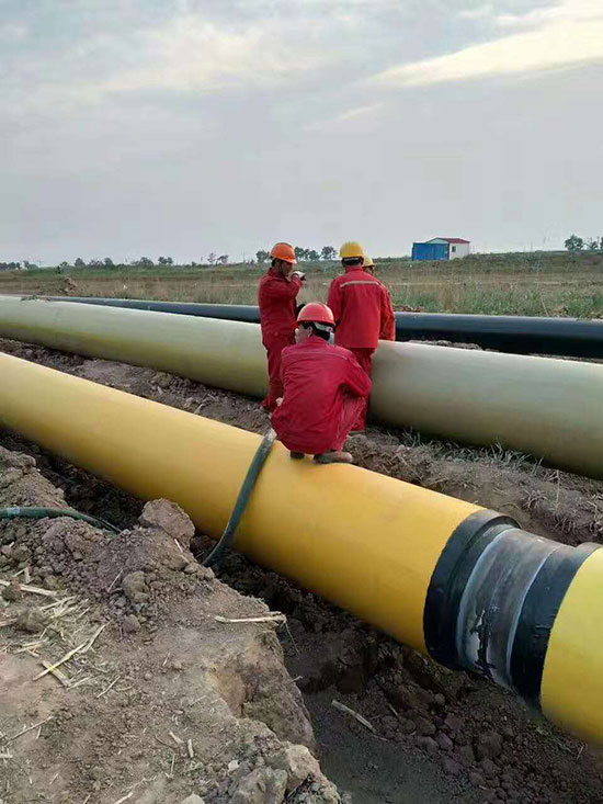 淺議聚氨酯外墻保溫應(yīng)用--建筑管道類(lèi)的保溫(圖1) 熱力管道保溫聚氨酯噴涂施工