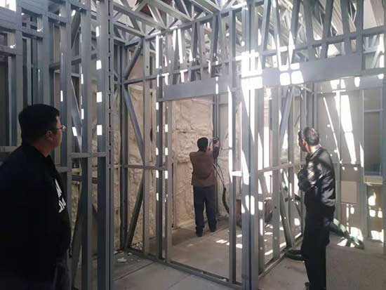 全水發(fā)泡聚氨酯保溫系統(tǒng)(圖1) 全水聚氨酯保溫噴涂施工