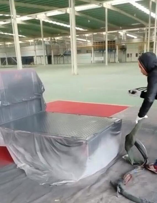 聚脲噴涂機(jī)品牌好的廠家用于車輛表面耐磨噴涂(圖1) 聚脲噴涂機(jī)品牌好的廠家用于車輛表面耐磨噴涂