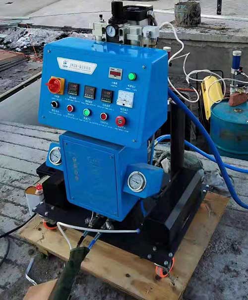 Q2600(圖1) 濟(jì)南九旭Q2600聚氨酯噴涂機(jī)器