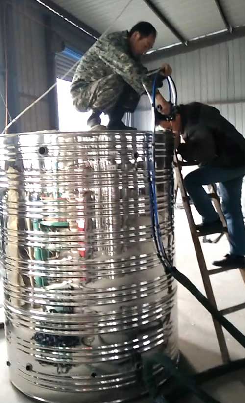 太陽(yáng)能水箱澆注 聚氨酯噴涂機(jī)廠家