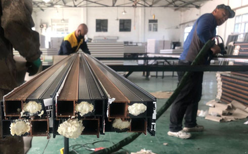 鋁型材填充發(fā)泡機(jī)(圖3) 斷橋鋁.jpg