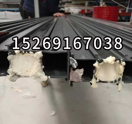 鋁型材發(fā)泡設(shè)備(圖6) T40D中間打孔的鋁型材發(fā)泡設(shè)備案例