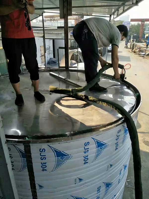 水箱澆注(圖2) 水箱澆注